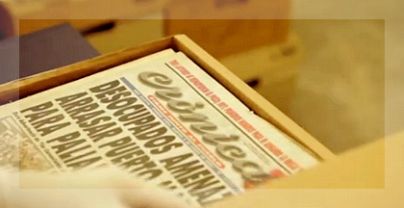 Una de las mil cajas con viejas ediciones del periódico fundado en 1963.